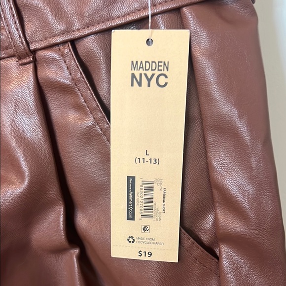 Brown High Waist Leather Shorts with Tailored Fit - Picture 2 of 7